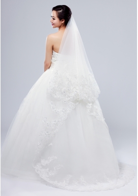 Romantic Lave Edge White Two-Tier Fingertip Bridal Veils