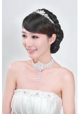 Shimmering Jewelry Set Including Necklace And Tiara
