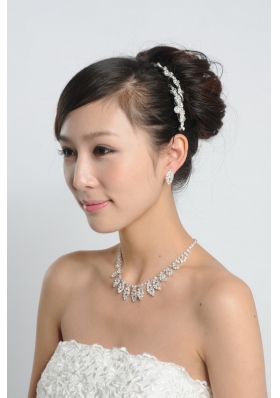 Dreamlike Necklace and Earrings Jewelry Set with Imitation Pearl