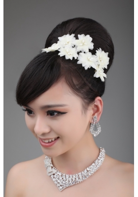 Alloy and Rhinestone Necklace and Pearl Head Flower