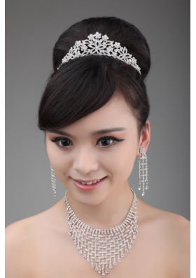 Luxurious Pearl and Alloy Dignified Ladies' Tiara and Necklace