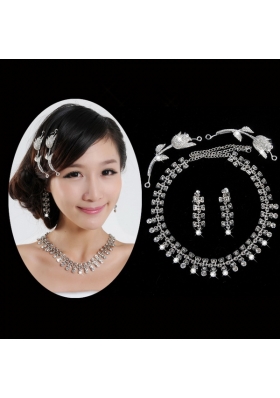 Dreamlike Rhinestone Dignified Necklace