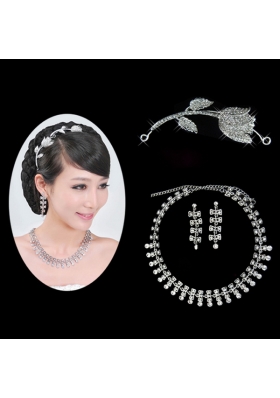 Dreamlike Rhinestone Dignified Necklace