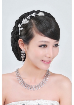 Dreamlike Rhinestone Dignified Necklace