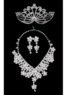 Dignified Rhinestone DreamlikeJewelry Set Including Necklace,Tiara