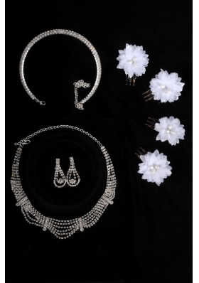 Fashionable Bracelet with Crystal Necklace and Earing Jewelry Set