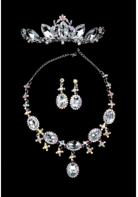 Shimmering Ladies Necklace and Tiara Jewelry Set