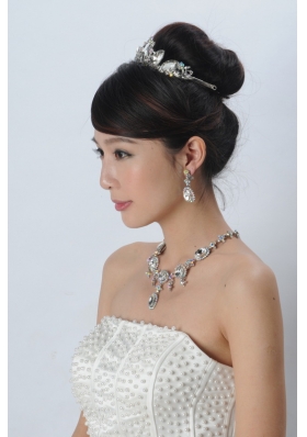 Shimmering Ladies Necklace and Tiara Jewelry Set