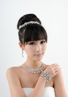 Dreamlike Rhinestones Alloy Necklace And Earrings Jewelry Set