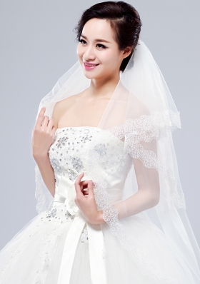 2014 Simple One-Tier Bridal Veils with Lace Appliques Edge