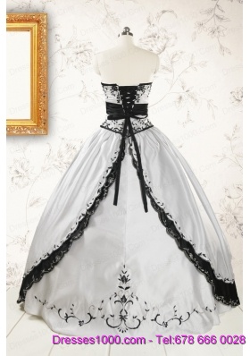 2015 Customize Embroidery White and Black Quinceanera Dresses