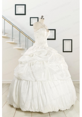2015 White Taffeta Dresses For a Quinceanera with Beading and Pick Ups