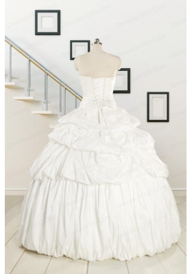 2015 White Taffeta Dresses For a Quinceanera with Beading and Pick Ups