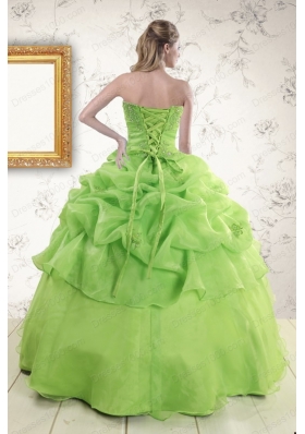 2015 Elegant Green Quinceanera Dresses with Beading and Ruffles