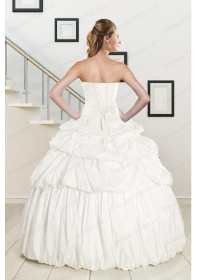 2015 White Taffeta Dresses For a Quinceanera with Beading and Pick Ups