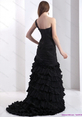 Elegant Brush Train Pleated Black Prom Dresses with One Shoulder and Ruffled Layers