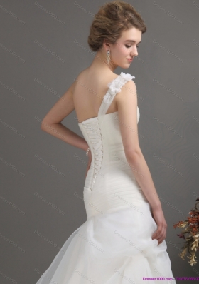 2015 Modest One Shoulder Wedding Dresses with Ruching and Hand Made Flowers