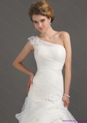 2015 Modest One Shoulder Wedding Dresses with Ruching and Hand Made Flowers