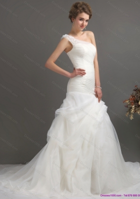 2015 Modest One Shoulder Wedding Dresses with Ruching and Hand Made Flowers