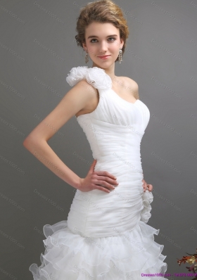 2015 Top Selling One Shoulder Wedding Dress with Ruching and Hand Made Flowers