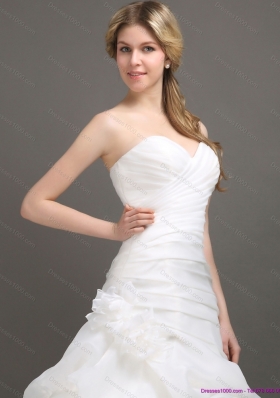 White Sweetheart Ruching Bridal Gowns with Chapel Train and Hand Made Flower