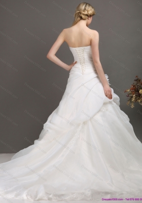 White Sweetheart Ruching Bridal Gowns with Chapel Train and Hand Made Flower