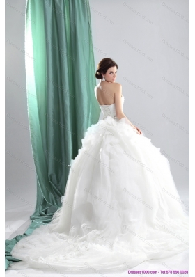 2015 White Sweetheart Ruching Wedding Dresses with Brush Train and Beading