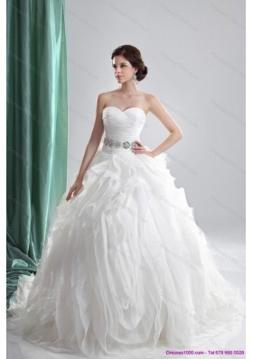2015 White Sweetheart Ruching Wedding Dresses with Brush Train and Beading
