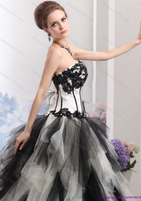 2015 Pretty White and Black Strapless Quinceanera Dresses with Appliques