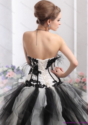 2015 Pretty White and Black Strapless Quinceanera Dresses with Appliques