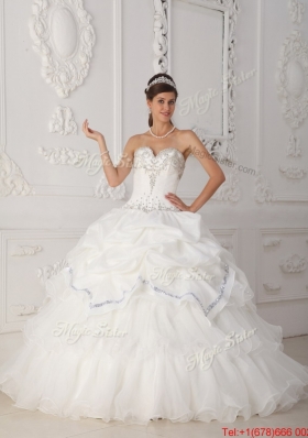 Fall Exquisite White Sweetheart Quinceanera Gowns with Beading