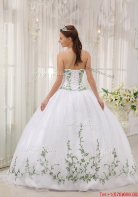 Latest Ball Gown Sweetheart Quinceanera Dresses with Embroidery