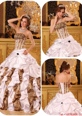 New Style Strapless Brush Train Quinceanera Dresses in White