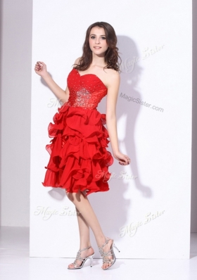 Beautiful Sweetheart Red Short Prom Dresses with Beading and Ruffles