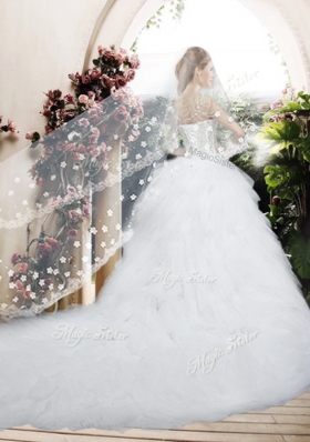 2016 Beautiful Ball Gown Chapel Train Wedding Dresses with Beading and Ruffles