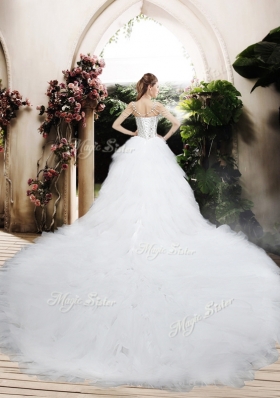 2016 Beautiful Ball Gown Chapel Train Wedding Dresses with Beading and Ruffles