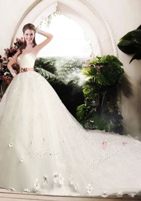 2016 Lovely Sweetheart Lace Appliques and Bowknot Wedding Dresses with Chapel Train