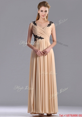 Latest Cap Sleeves Champagne Mother of Bride Dress with Black Appliques