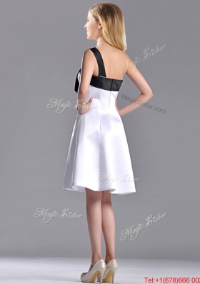 Exquisite One Shoulder Satin Short Dama Dress in White and Black