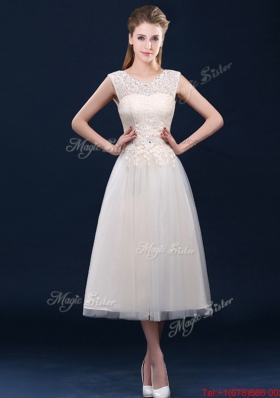 Fashionable Tea Length Scoop Bridesmaid Dress with Lace and Appliques
