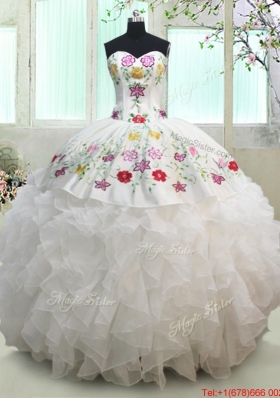 Hot Sale Organza and Taffeta White Quinceanera Dress with Embroidery and Ruffles