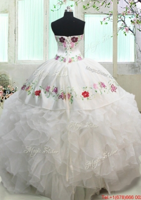 Hot Sale Organza and Taffeta White Quinceanera Dress with Embroidery and Ruffles