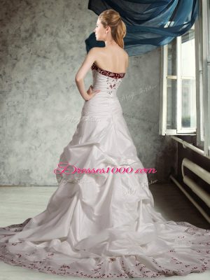 Sweetheart Sleeveless Bridal Gown Brush Train Appliques and Pick Ups and Hand Made Flower White And Red Taffeta