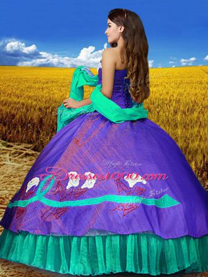 Comfortable Sleeveless Embroidery Lace Up Quinceanera Gowns