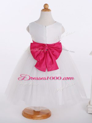 Sweet White Sleeveless Knee Length Bowknot and Hand Made Flower Zipper Little Girls Pageant Gowns