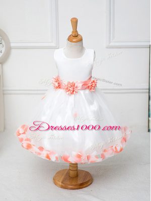 Scoop Sleeveless Party Dresses Knee Length Appliques and Hand Made Flower White Tulle
