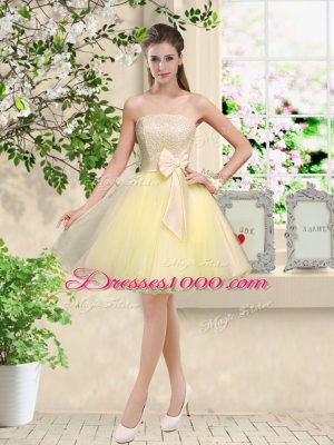 Light Yellow Tulle Lace Up V-neck Sleeveless Knee Length Quinceanera Court Dresses Lace and Belt