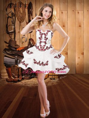White Sleeveless Embroidery Mini Length Prom Gown