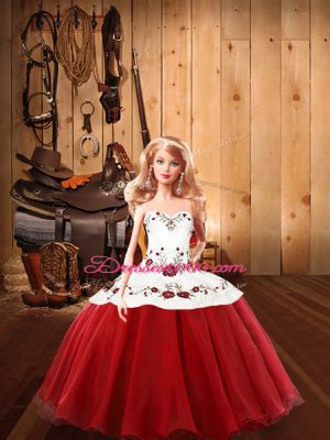 Wine Red Halter Top Neckline Embroidery Vestidos de Quinceanera Sleeveless Lace Up