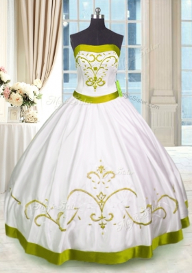 Sleeveless Floor Length Embroidery Lace Up Quince Ball Gowns with White